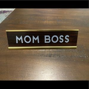 Mom Boss Retro Desk Sign